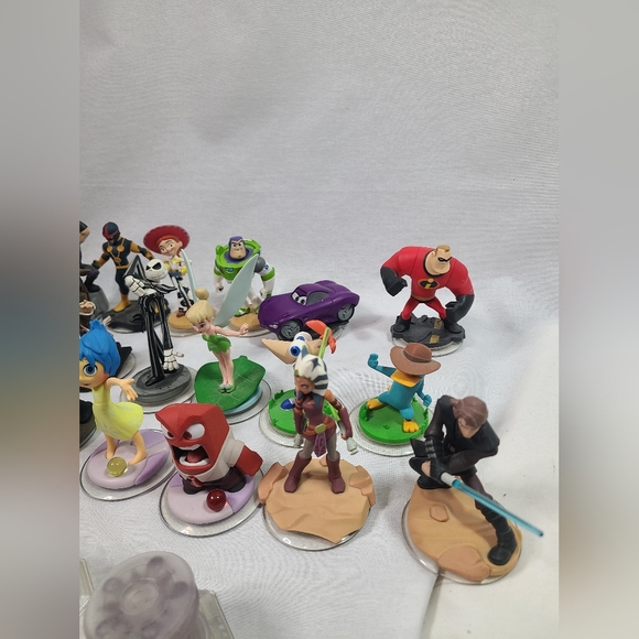 Large Disney Infinity Disney 22 Figures and 6 crystals lot - Picture 5 of 11